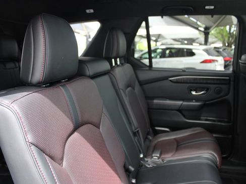 Used 2025 Honda Pilot Black Edition image 57