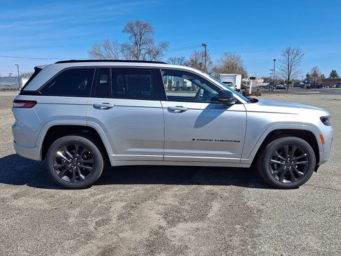 New 2026 Jeep Grand Cherokee Limited AWD/4WD image 9