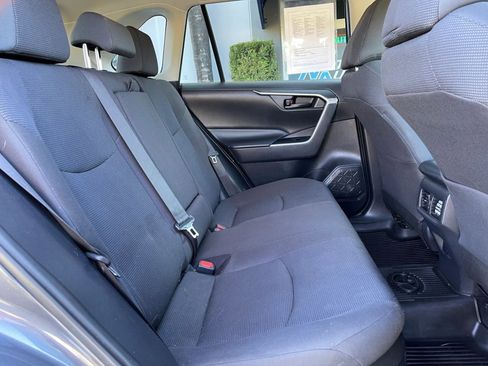 Used 2019 Toyota RAV4 LE w/ Carpet Mat Package image 22