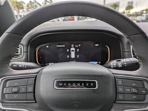 Used 2024 Jeep Wagoneer Series II w/ Flexible Seating Group image 32