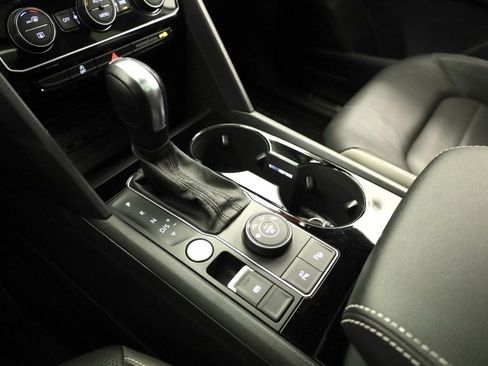 Used 2020 Volkswagen Atlas Cross Sport SEL Premium image 21