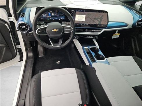 New 2026 Chevrolet Equinox EV LT image 15