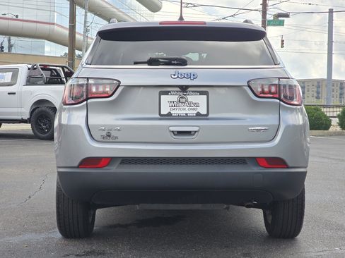Used 2022 Jeep Compass Latitude AWD/4WD image 22