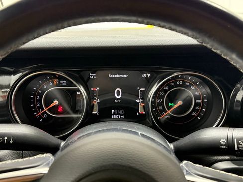 Used 2019 Jeep Wrangler Unlimited Sahara image 23