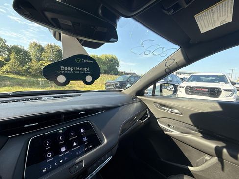 Certified 2023 Cadillac XT4 Sport w/ Cold Weather Package image 9