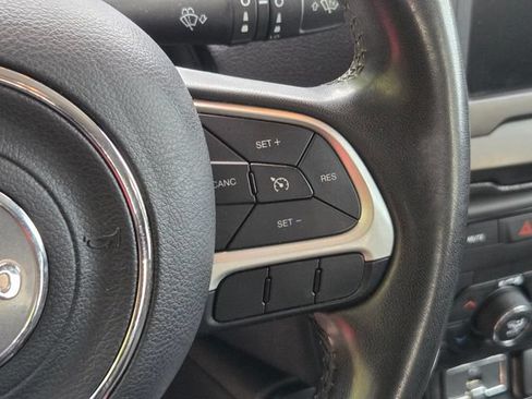 Used 2020 Jeep Renegade Latitude FWD image 11