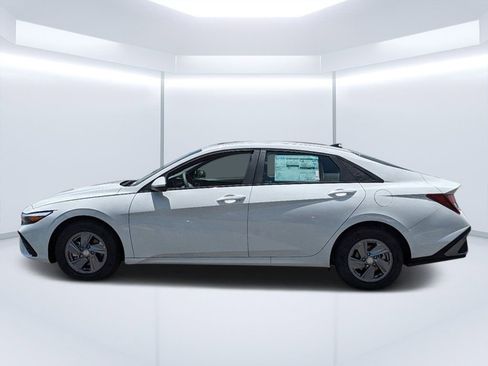 New 2026 Hyundai Elantra SE FWD image 6
