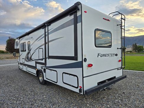 Used 2021 Ford E-450 and Econoline 450 Super Duty w/ Motorhome Prep Package image 4