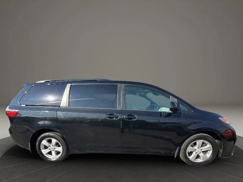 Used 2020 Toyota Sienna LE FWD image 4