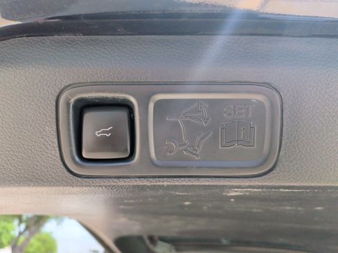Used 2023 Ford Expedition Limited AWD/4WD image 38