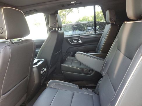 Certified 2022 GMC Yukon SLT w/ SLT Premium Package AWD/4WD image 14