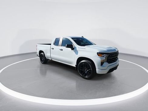 Used 2025 Chevrolet Silverado 1500 Custom AWD/4WD image 2