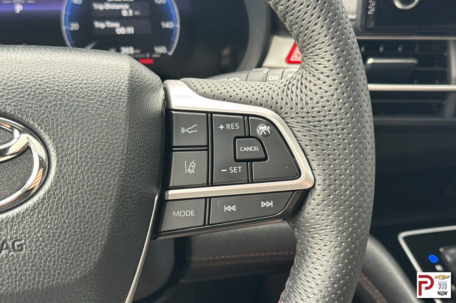 Used 2025 Toyota Sienna Platinum AWD/4WD image 31