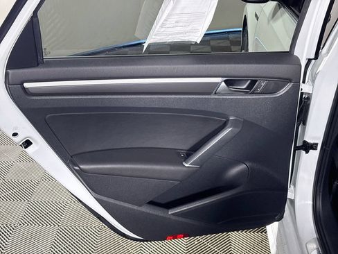 Used 2017 Volkswagen Passat 1.8T R-Line FWD image 18