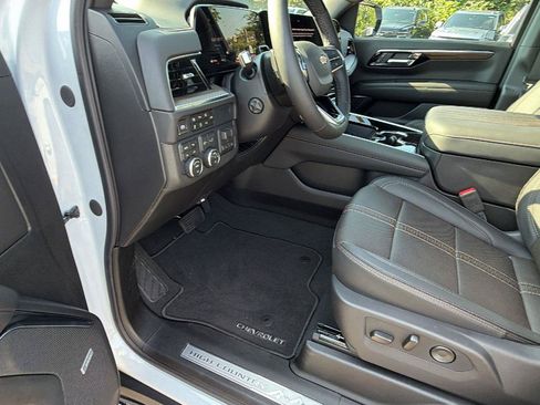 New 2026 Chevrolet Suburban High Country AWD/4WD image 14