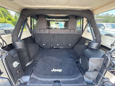 Used 2013 Jeep Wrangler Unlimited Sahara w/ Mopar Chrome Edition Group AWD/4WD image 10