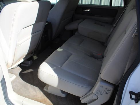 Used 2011 Ford Expedition EL XLT image 7
