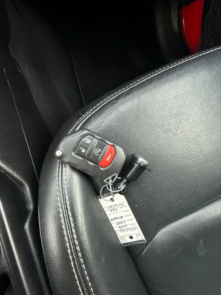 Used 2018 Jeep Wrangler Unlimited Sahara AWD/4WD image 21