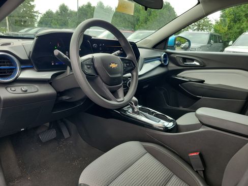 Used 2025 Chevrolet Trax LT FWD image 19