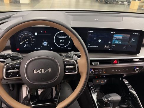Used 2024 Kia Sorento SX Prestige w/ Olive Brown Leather Package image 18