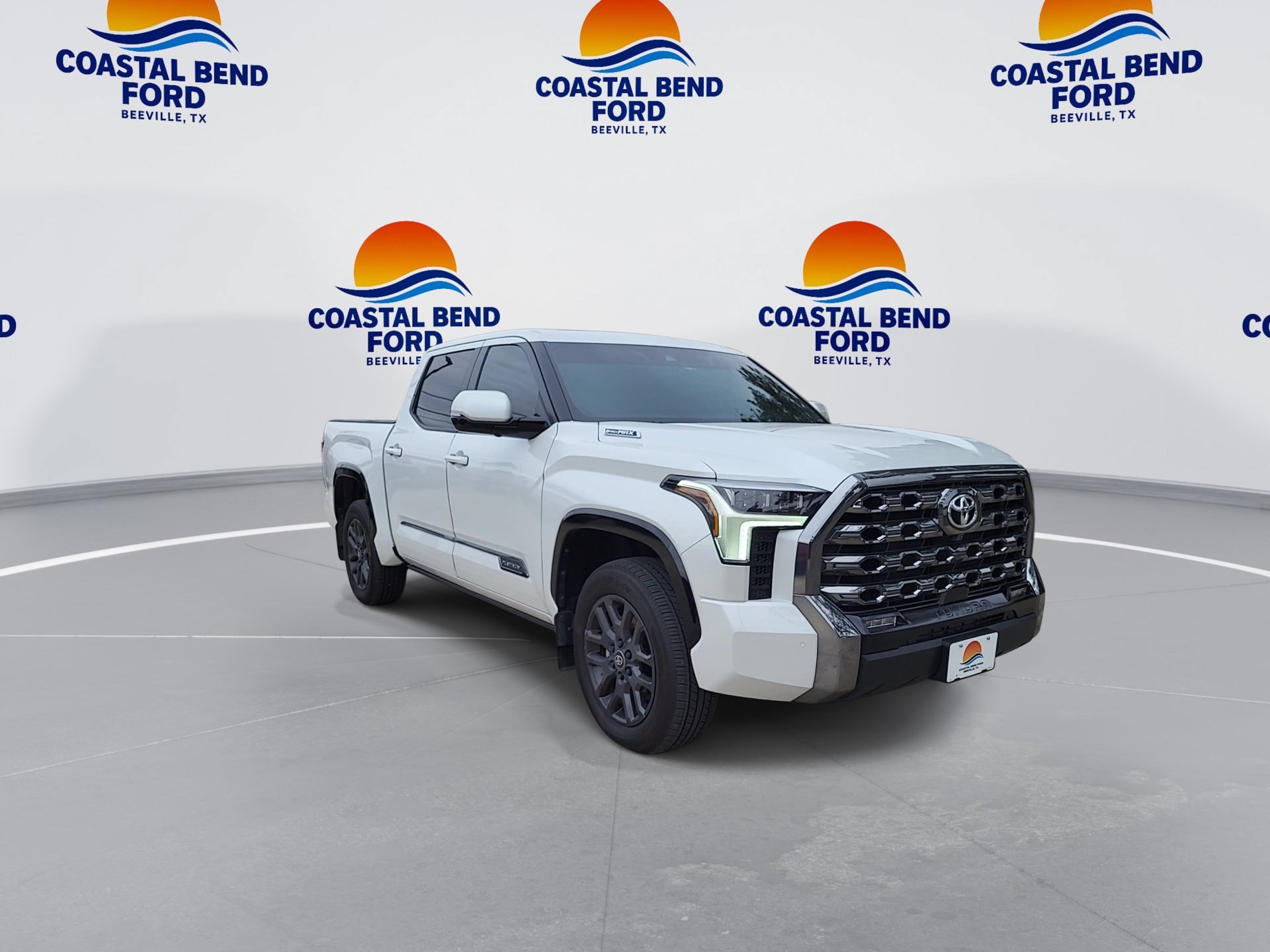Used 2025 Toyota Tundra Platinum AWD/4WD image 3
