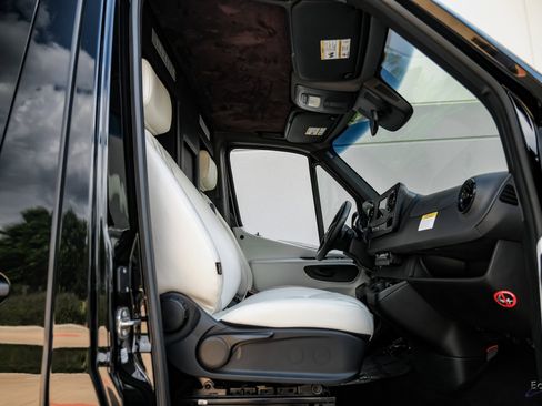 Used 2022 Mercedes-Benz Sprinter 2500 image 38