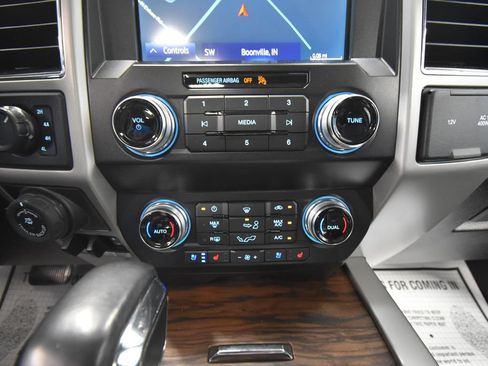 Used 2020 Ford F150 Lariat w/ Equipment Group 502A Luxury AWD/4WD image 19