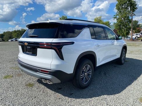 New 2026 Chevrolet Traverse LT image 3