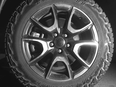 Used 2025 Jeep Compass Trailhawk AWD/4WD image 15