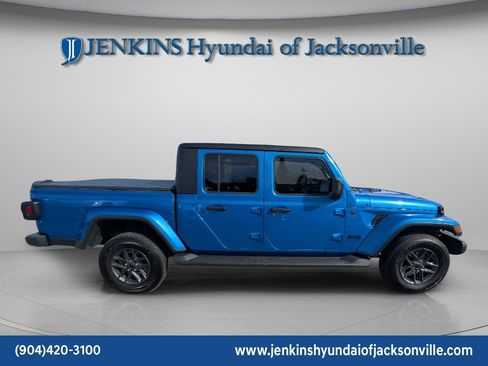 Used 2024 Jeep Gladiator Sport image 8