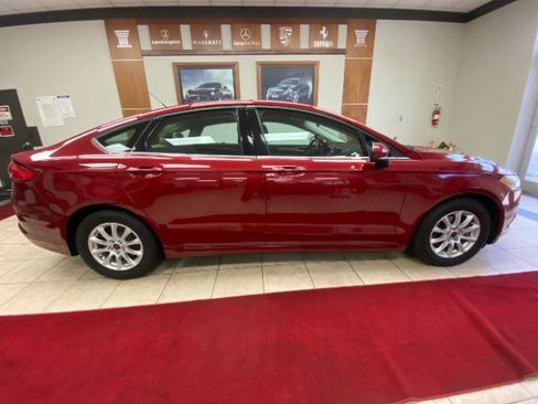 Used 2017 Ford Fusion S image 9