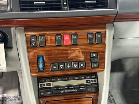 Used 1990 Mercedes-Benz 300 CE Coupe image 31