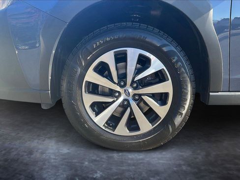 Used 2023 Subaru Outback Premium image 8