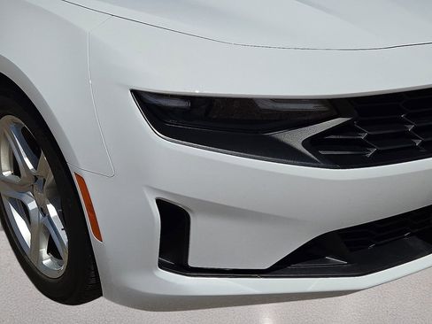 Used 2023 Chevrolet Camaro LT RWD image 9