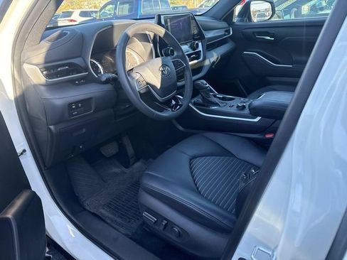 Used 2024 Toyota Highlander XSE image 19