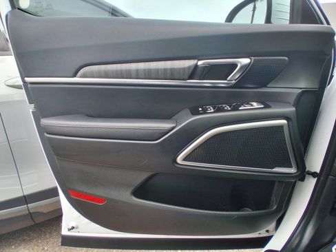 Used 2023 Kia Telluride EX w/ EX Captain's Chair Package image 16