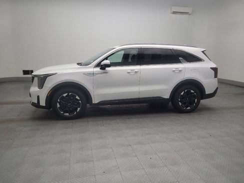 Used 2024 Kia Sorento S FWD image 2