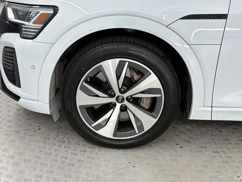 Used 2024 Audi Q8 e-tron Premium Plus w/ Premium Plus Package AWD/4WD image 12