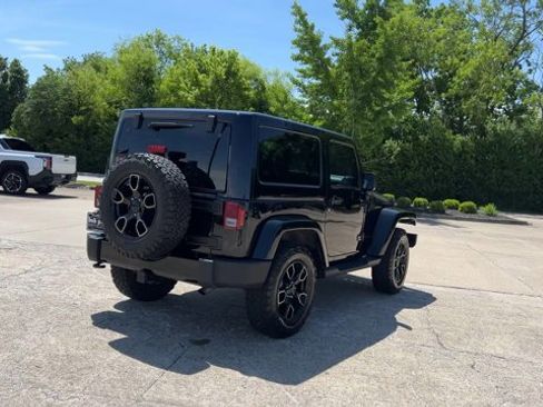 Used 2017 Jeep Wrangler Sahara AWD/4WD image 8