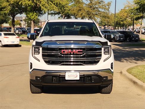 Used 2022 GMC Sierra 1500 SLT image 2
