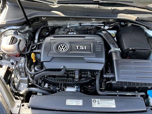 Used 2016 Volkswagen GTI SE w/ Driver Assistance Package FWD image 9