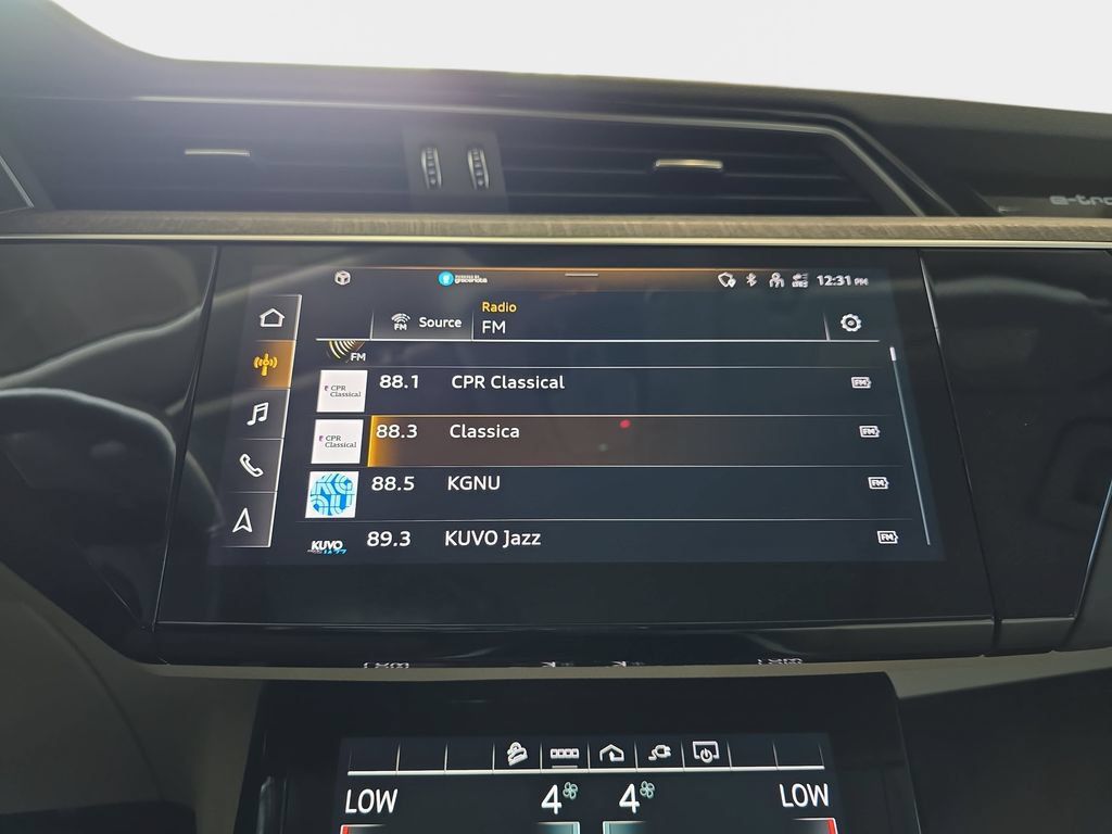 Used 2024 Audi Q8 e-tron Premium Plus AWD/4WD image 17