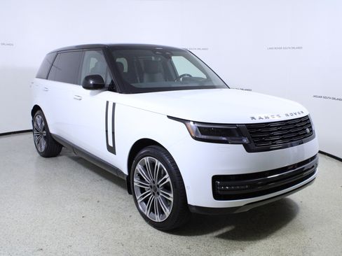 New 2026 Land Rover Range Rover Long Wheelbase SE image 3