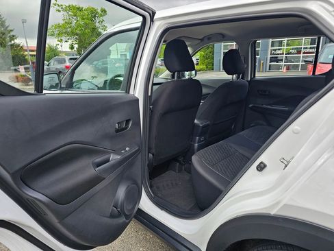 Used 2022 Nissan Kicks S FWD image 12