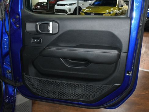 Used 2018 Jeep Wrangler Unlimited Sahara AWD/4WD image 44