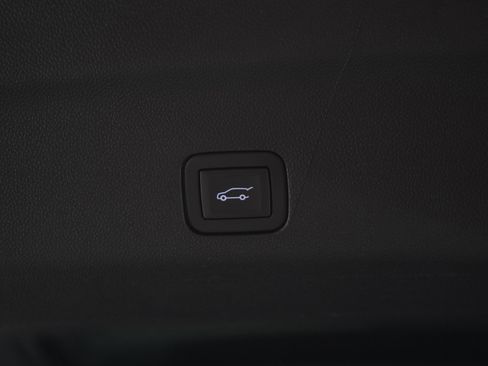 Used 2025 GMC Yukon Denali w/ Sun & Power Step Package image 19