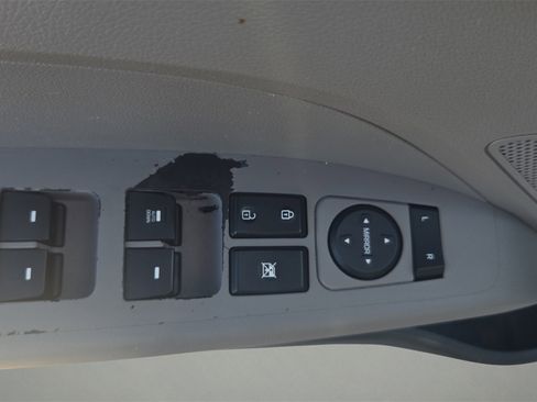 Used 2019 Hyundai Elantra SE image 23