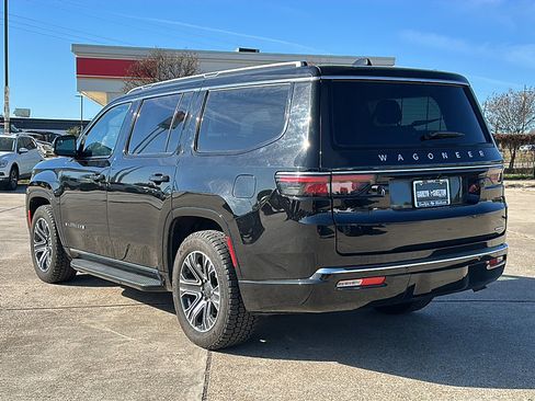 Used 2024 Jeep Wagoneer Series II w/ Flexible Seating Group image 6