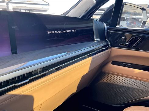 Used 2025 Cadillac Escalade IQ Sport 2 image 31