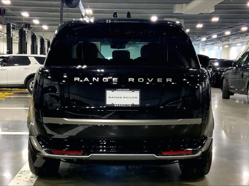 New 2026 Land Rover Range Rover SE image 4